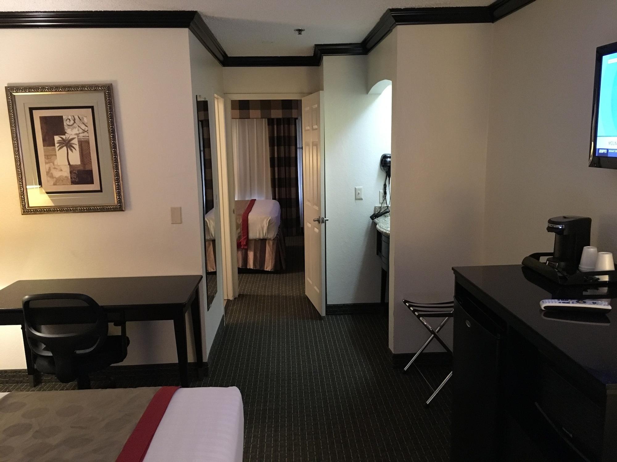 Hotel Ramada By Wyndham Ontario Exteriér fotografie