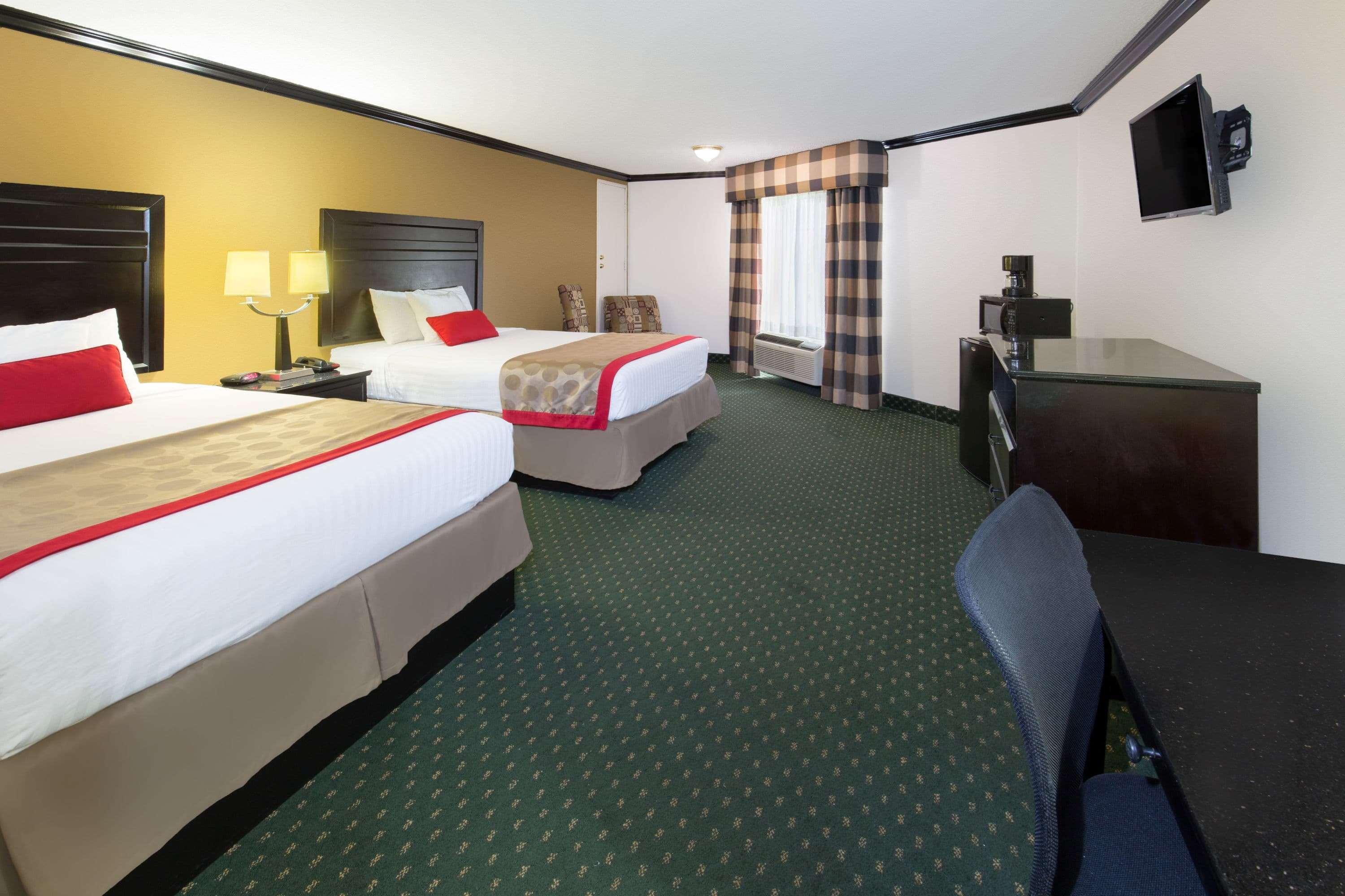 Hotel Ramada By Wyndham Ontario Exteriér fotografie