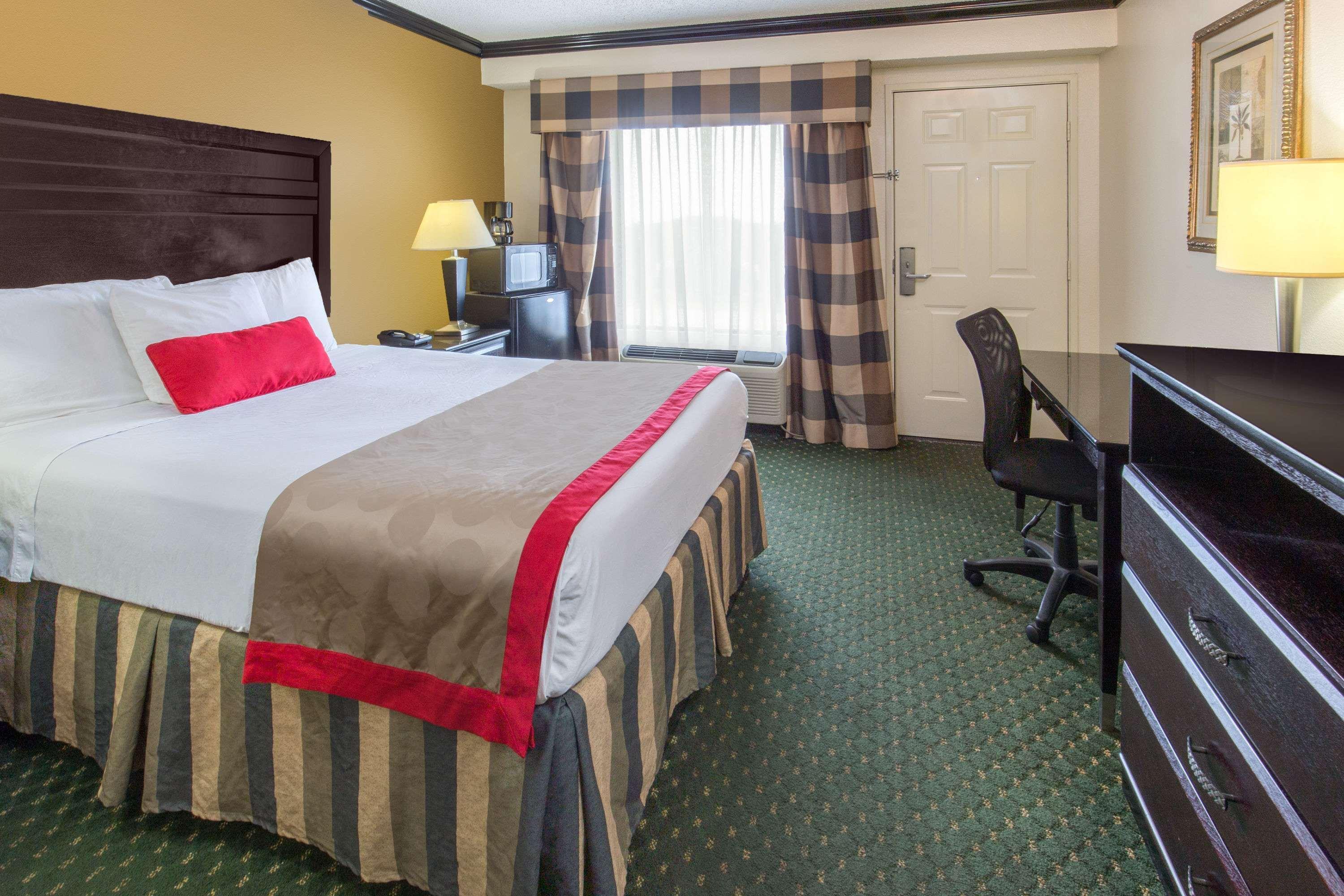 Hotel Ramada By Wyndham Ontario Exteriér fotografie