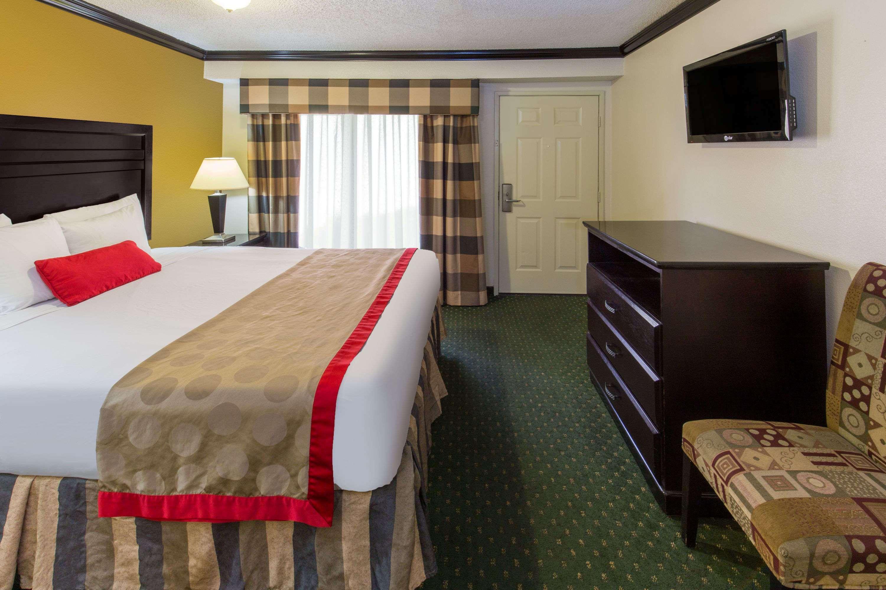 Hotel Ramada By Wyndham Ontario Exteriér fotografie