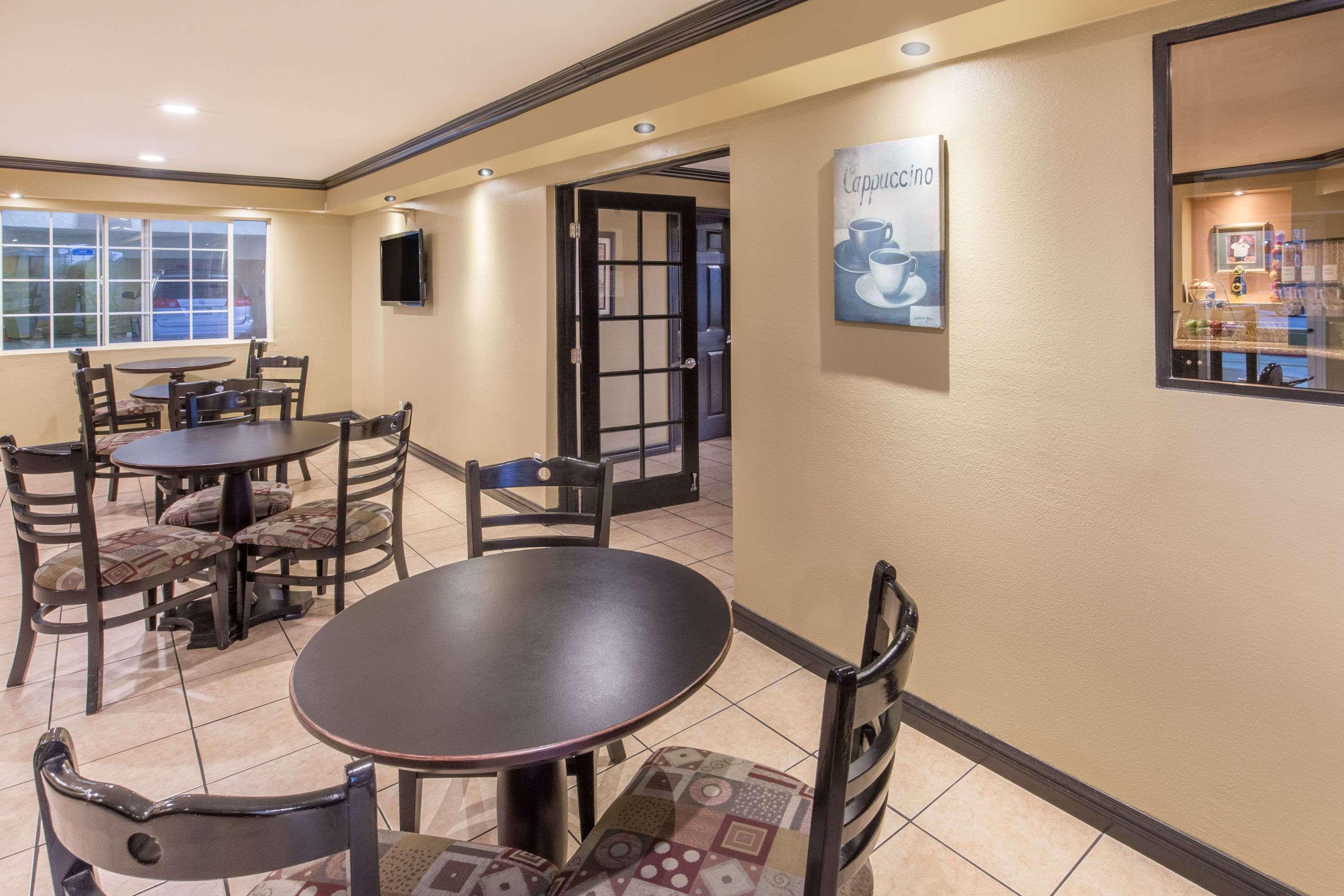 Hotel Ramada By Wyndham Ontario Exteriér fotografie